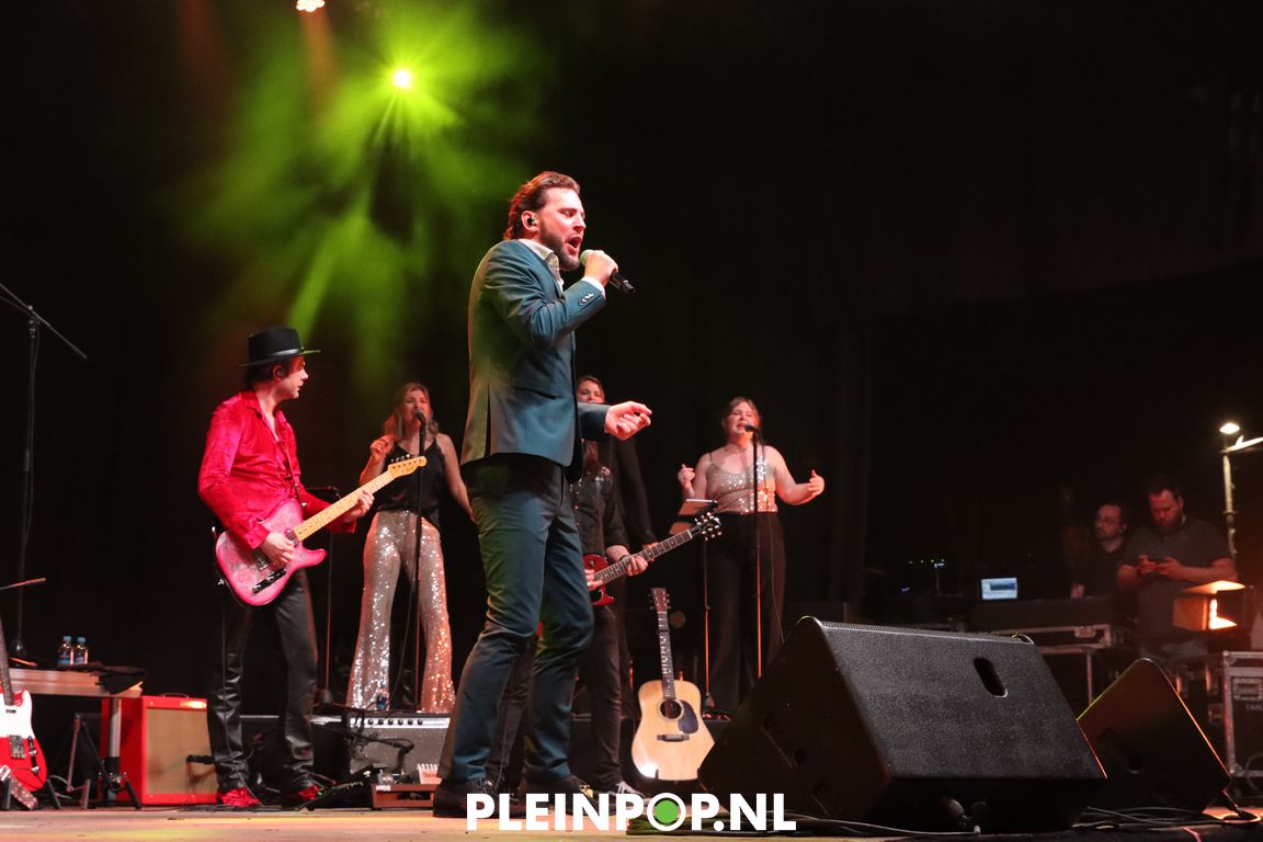 BOUKE & THE ELVIS MATTERS BAND    (10)